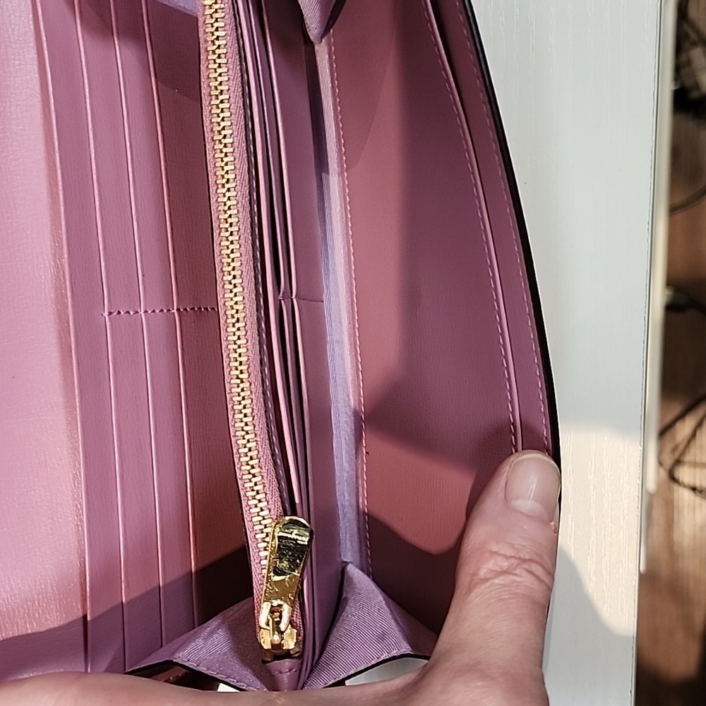 Salvatore Ferragamo Wallet With Box - Picture 12 of 16